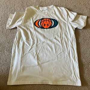 Under Armour Men’s Large Shirt. Loose. Good Condition.